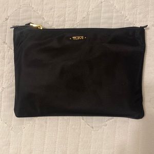 BRAND NEW - NEVER USED Tumi bag! 🖤